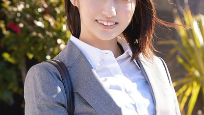 SDMM-11206 Hitomi, an elite office lady working at a top company. The Magic Mirror Edition interviews her while groping her bare breasts under the pretense of a lingerie manufacturer monitor survey. She makes a series of super erotic remarks t