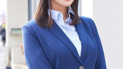 SDMM-11202 Yu, an elite office lady working at a top company. The Magic Mirror Edition interviews her while groping her bare breasts under the pretense of a lingerie manufacturer monitor survey. She makes a series of super erotic remarks that