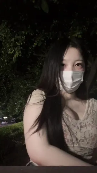 인스타 라이브로 야노 진행하는 거유 백설기녀