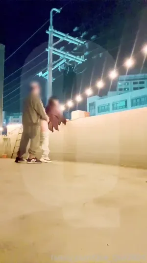 야외섹스를 즐기는 낭만있는 변태커플