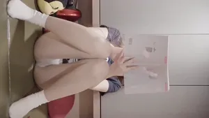 《만화방에서 숨죽이고 조용히 섹스》