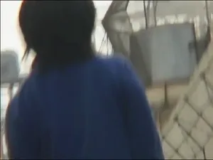길거리에서 여자들 브래지어랑 팬티 벗기기 노상방뇨_수위높음