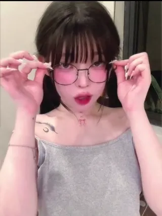 힘순찐 안경 찐따녀 유디