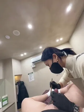 대물남 쿠퍼액 흘리며 왁싱샵 매니저와 대화