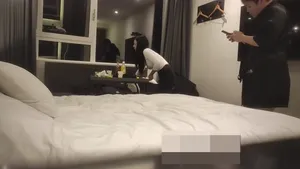 초코밀크 화장실에서 자위기구 넣고 술마시고 호텔까지 가네