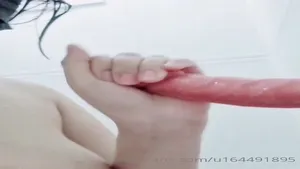 딜도잡고 신음하는 거유 에블린