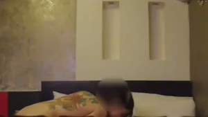 순진한 얼굴에 무서운 타투녀