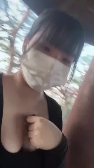 인근 야산에서 실시간으로 노출방송하는 지혜