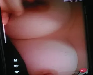 동영상 팔아서 돈 버는 국산 커플들