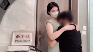 어린 불륜남 집에 찾아간 가슴 풍만 미시녀 !