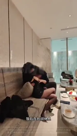 늘씬한 모델 맘데로 주무르는 럭키맨