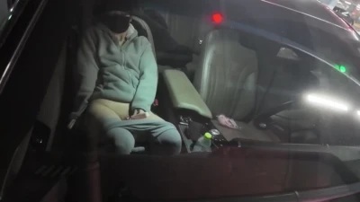 마트 주차장에서 홀딱벗고 자위하는 또라이년