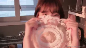 이젠 시원하게 젖통 까주는 인경씨