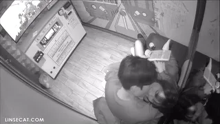 노래를 부르다가도 자연스럽게 자지로 향하는 손길